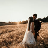 Matrimonio Ancona in un campo di grano al tramonto