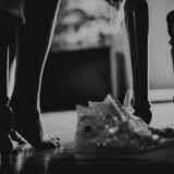Preparazione sposa a Bologna dettaglio scarpe converse glitter