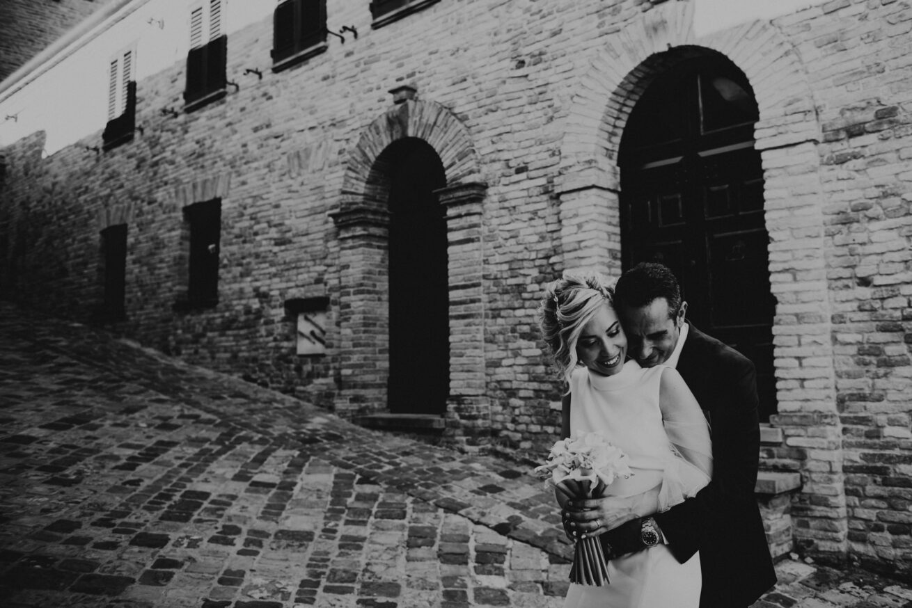Matrimonio Rimini, foto sposi a Gradara